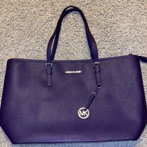 EUC Michael Kors Saffiano leather large Jet Set tote.